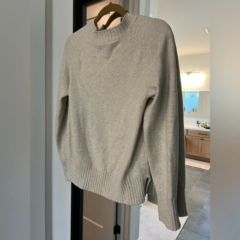 [Loft] Paris Sweater - Picture 9 of 11
